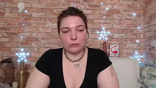 Discover our girls online shows and discover the company of countless livestreamers, with stunning shapes, sex toys and more.