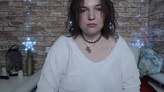 Discover our girls online shows and discover the company of countless livestreamers, with stunning shapes, sex toys and more.