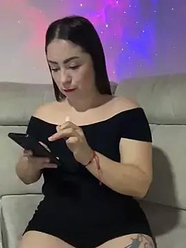Discover our girls online shows and discover the company of countless livestreamers, with stunning shapes, sex toys and more.