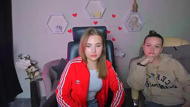 Discover our girls online shows and discover the company of countless livestreamers, with stunning shapes, sex toys and more.