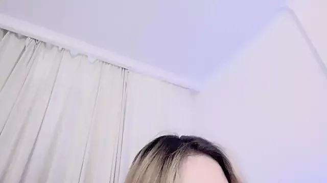 Discover our girls online shows and discover the company of countless livestreamers, with stunning shapes, sex toys and more.