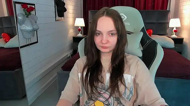 Discover our girls online shows and discover the company of countless livestreamers, with stunning shapes, sex toys and more.