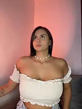Discover our girls online shows and discover the company of countless livestreamers, with stunning shapes, sex toys and more.