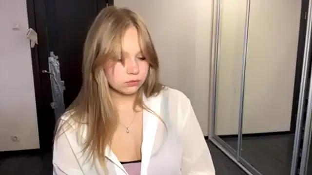 AmelleRoux from StripChat is Freechat