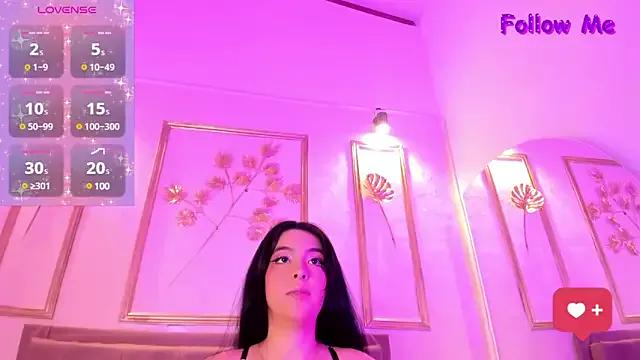 Discover our girls online shows and discover the company of countless livestreamers, with stunning shapes, sex toys and more.