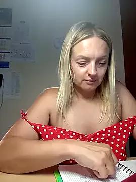 Ami_Foxy webcams show profile image 