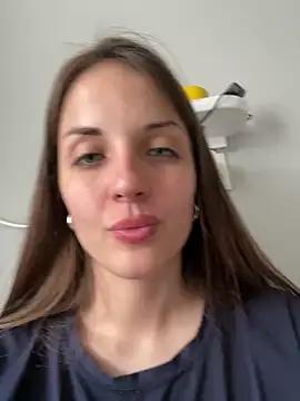 Discover our girls online shows and discover the company of countless livestreamers, with stunning shapes, sex toys and more.
