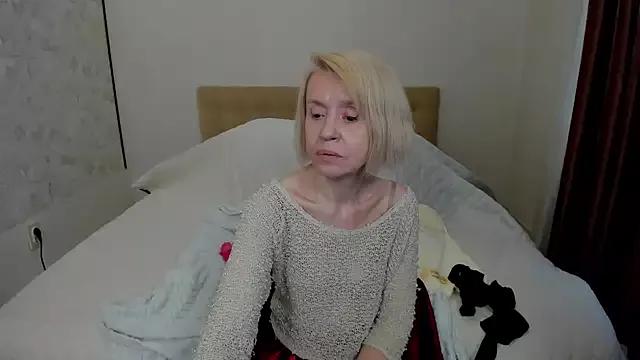 Discover our girls online shows and discover the company of countless livestreamers, with stunning shapes, sex toys and more.