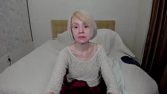 Discover our girls online shows and discover the company of countless livestreamers, with stunning shapes, sex toys and more.