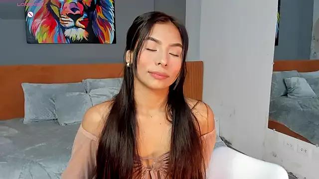 Discover our girls online shows and discover the company of countless livestreamers, with stunning shapes, sex toys and more.