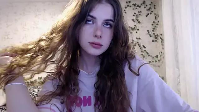 Discover our girls online shows and discover the company of countless livestreamers, with stunning shapes, sex toys and more.