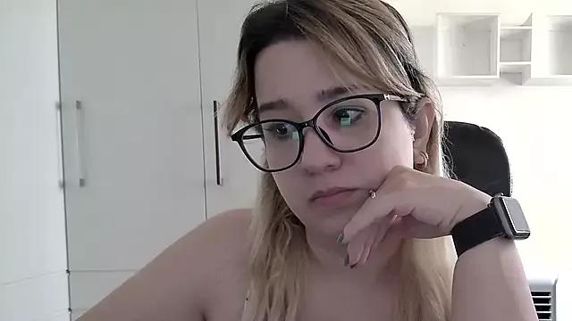 amooraaamoon from StripChat