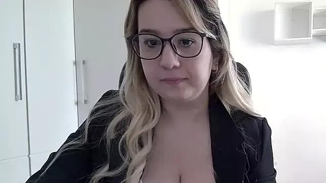 amooraaamoon from StripChat