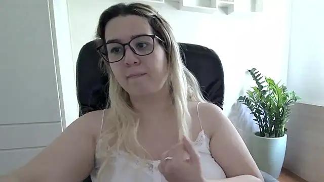 amooraaamoon from StripChat