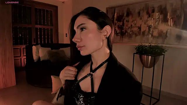 Discover our girls online shows and discover the company of countless livestreamers, with stunning shapes, sex toys and more.