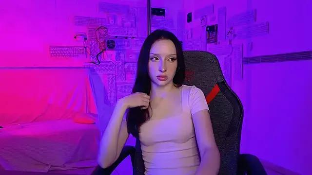 Discover our girls online shows and discover the company of countless livestreamers, with stunning shapes, sex toys and more.