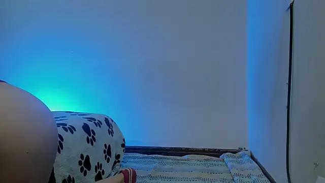 Discover our girls online shows and discover the company of countless livestreamers, with stunning shapes, sex toys and more.