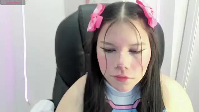Discover our girls online shows and discover the company of countless livestreamers, with stunning shapes, sex toys and more.