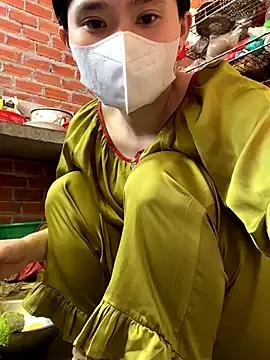 Discover our girls online shows and discover the company of countless livestreamers, with stunning shapes, sex toys and more.