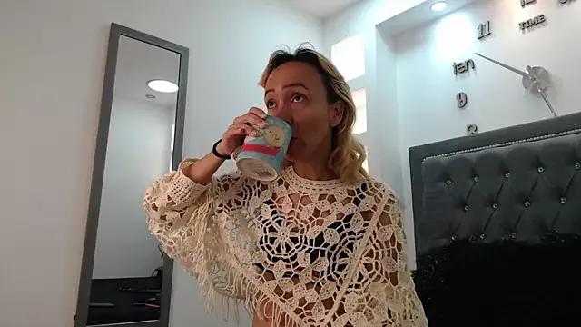 Anaa_Mariaa from StripChat