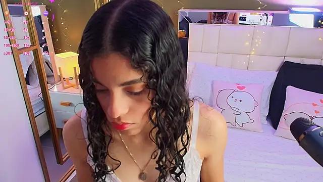 Discover our girls online shows and discover the company of countless livestreamers, with stunning shapes, sex toys and more.