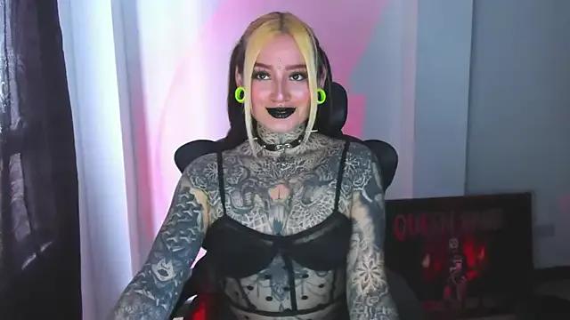 Discover our girls online shows and discover the company of countless livestreamers, with stunning shapes, sex toys and more.