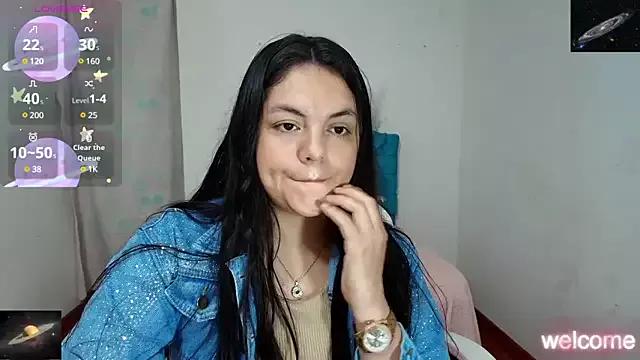 Discover our girls online shows and discover the company of countless livestreamers, with stunning shapes, sex toys and more.