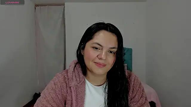Discover our girls online shows and discover the company of countless livestreamers, with stunning shapes, sex toys and more.