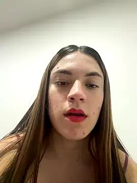 Discover our girls online shows and discover the company of countless livestreamers, with stunning shapes, sex toys and more.