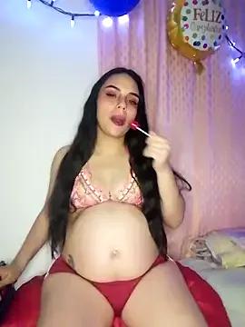 Discover our girls online shows and discover the company of countless livestreamers, with stunning shapes, sex toys and more.