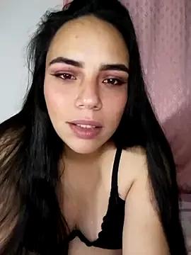 Discover our girls online shows and discover the company of countless livestreamers, with stunning shapes, sex toys and more.