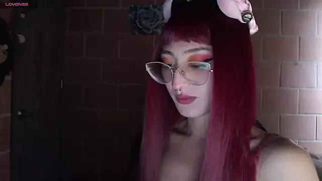 Discover our girls online shows and discover the company of countless livestreamers, with stunning shapes, sex toys and more.