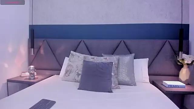 Discover our girls online shows and discover the company of countless livestreamers, with stunning shapes, sex toys and more.