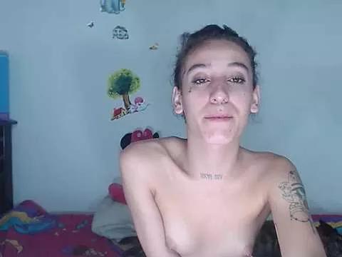 Discover our girls online shows and discover the company of countless livestreamers, with stunning shapes, sex toys and more.