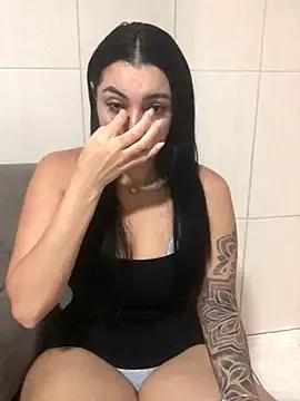 Discover our girls online shows and discover the company of countless livestreamers, with stunning shapes, sex toys and more.