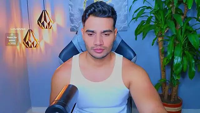 AndresR3 from StripChat is Freechat