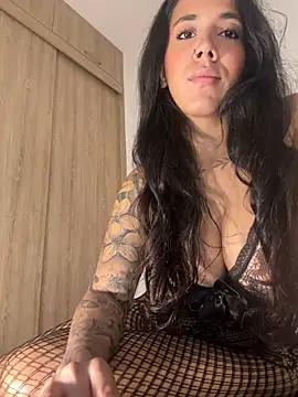 Discover our girls online shows and discover the company of countless livestreamers, with stunning shapes, sex toys and more.