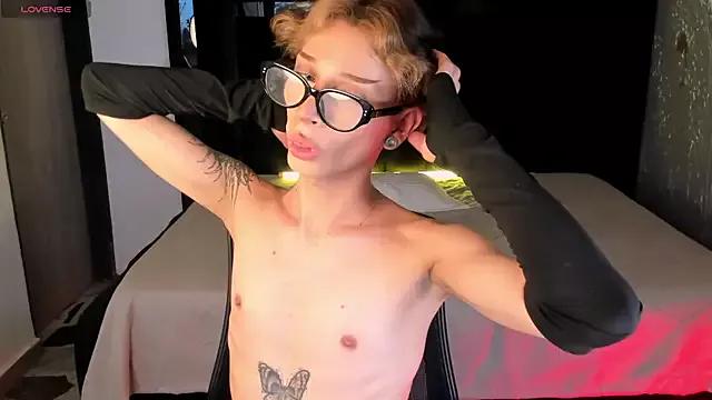 AndyWiilliams from StripChat is Freechat