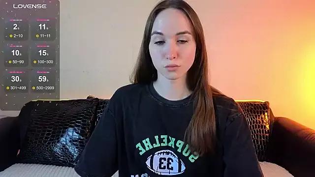 Discover our girls online shows and discover the company of countless livestreamers, with stunning shapes, sex toys and more.