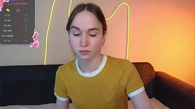 Discover our girls online shows and discover the company of countless livestreamers, with stunning shapes, sex toys and more.