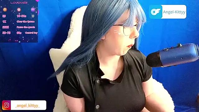 Discover our girls online shows and discover the company of countless livestreamers, with stunning shapes, sex toys and more.