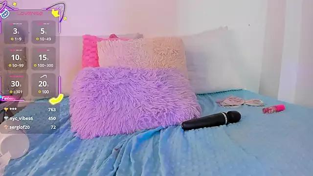 Discover our girls online shows and discover the company of countless livestreamers, with stunning shapes, sex toys and more.