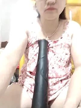 Discover our girls online shows and discover the company of countless livestreamers, with stunning shapes, sex toys and more.