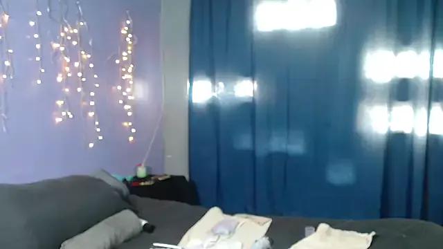 Discover our girls online shows and discover the company of countless livestreamers, with stunning shapes, sex toys and more.