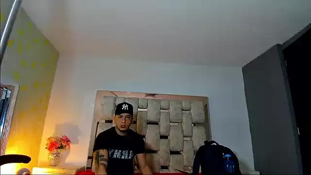 AngelAndChris from StripChat is Freechat