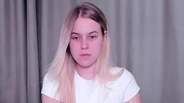 Discover our girls online shows and discover the company of countless livestreamers, with stunning shapes, sex toys and more.