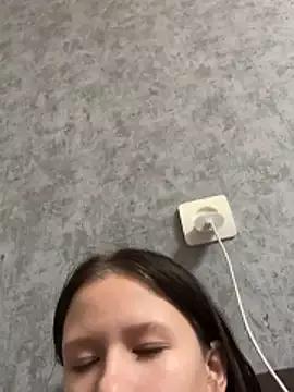 Discover our girls online shows and discover the company of countless livestreamers, with stunning shapes, sex toys and more.