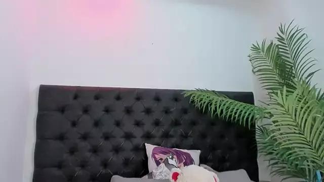 Discover our girls online shows and discover the company of countless livestreamers, with stunning shapes, sex toys and more.