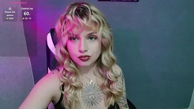 Discover our girls online shows and discover the company of countless livestreamers, with stunning shapes, sex toys and more.