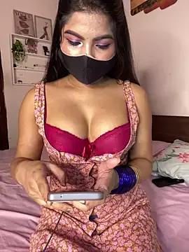 Discover our girls online shows and discover the company of countless livestreamers, with stunning shapes, sex toys and more.